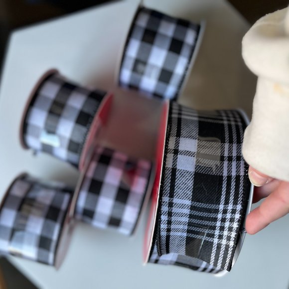 Wired Christmas -‎ Holiday Fabric Ribbon Rolls – 1 Jumbo and 4 Standard (New) - Picture 6 of 10